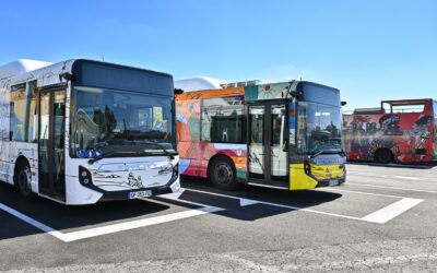 Inauguration de trois bus décorés par l’artiste Valerio Adami